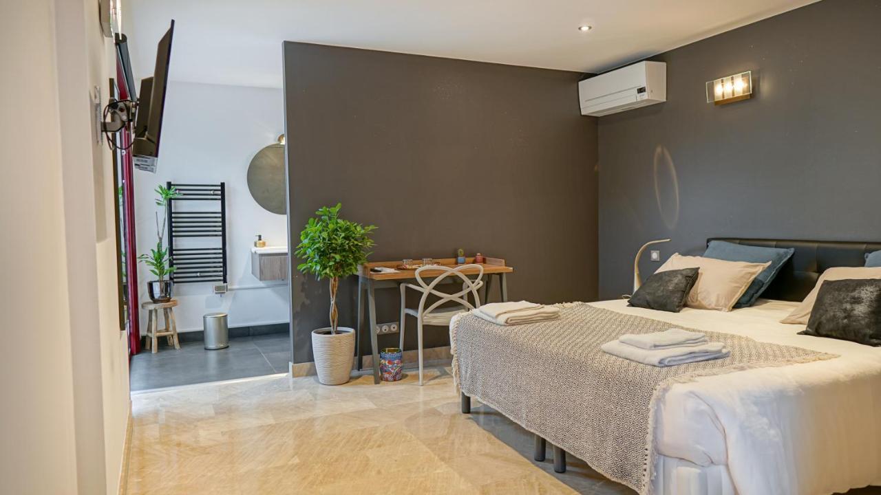 Double Room with Private Bathroom,1126086486:JPEG